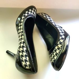 Impo Women's Elegant Houndstooth Pumps